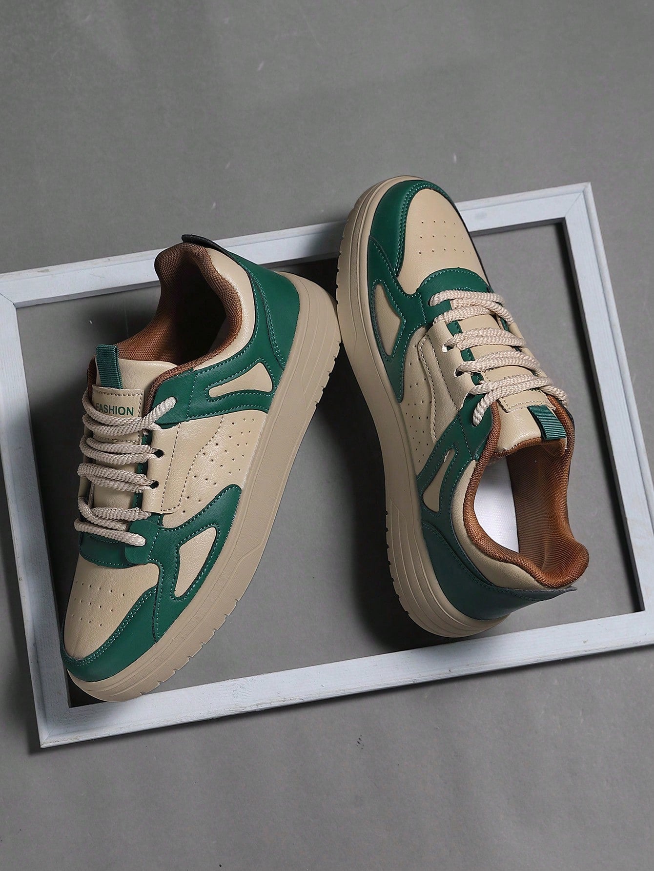 Tênis Casual Cano Baixo Recortes Modernos Solado Resistente