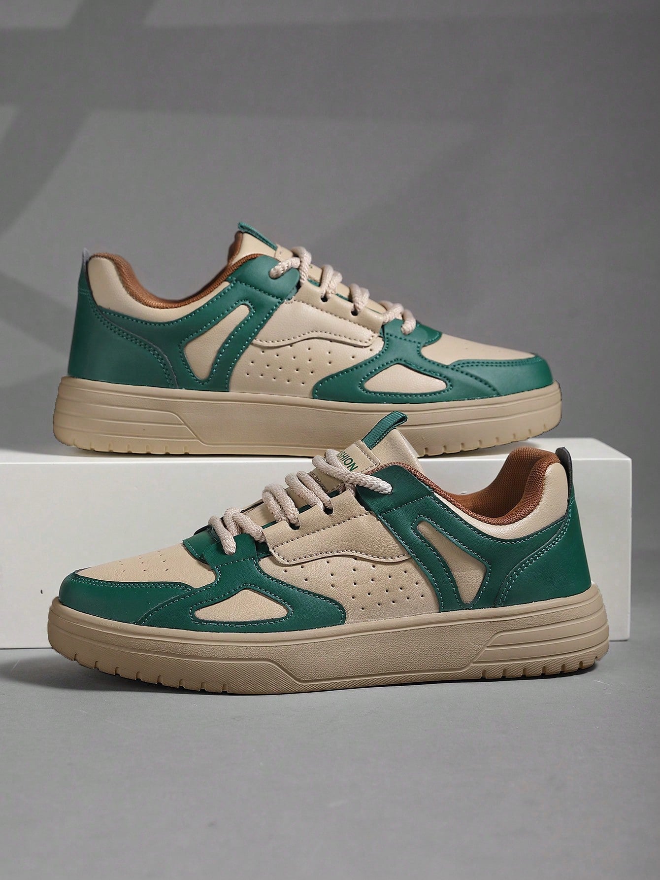 Tênis Casual Cano Baixo Recortes Modernos Solado Resistente