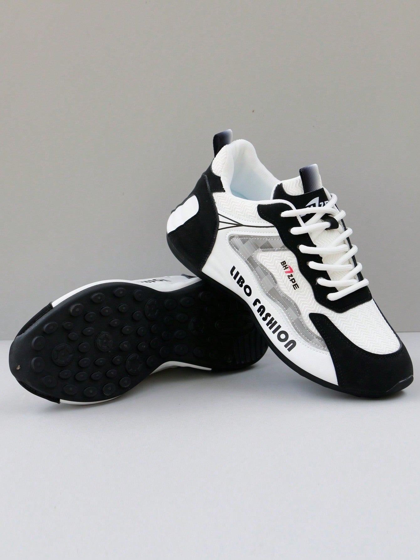 Tênis Casual Respirável Com Recortes Contrastantes