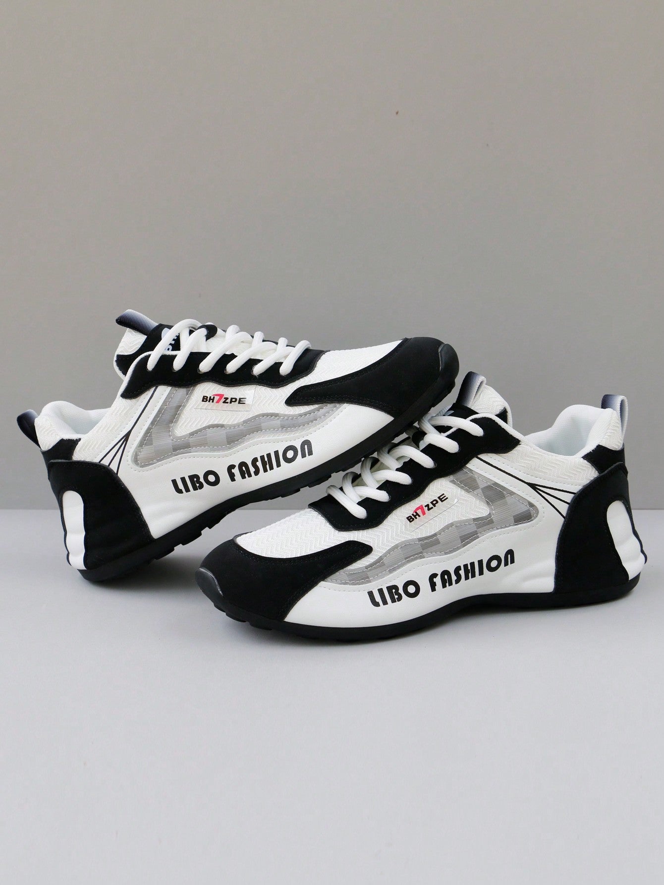 Tênis Casual Respirável Com Recortes Contrastantes