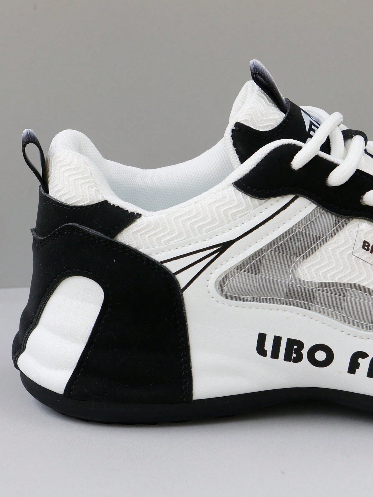 Tênis Casual Respirável Com Recortes Contrastantes