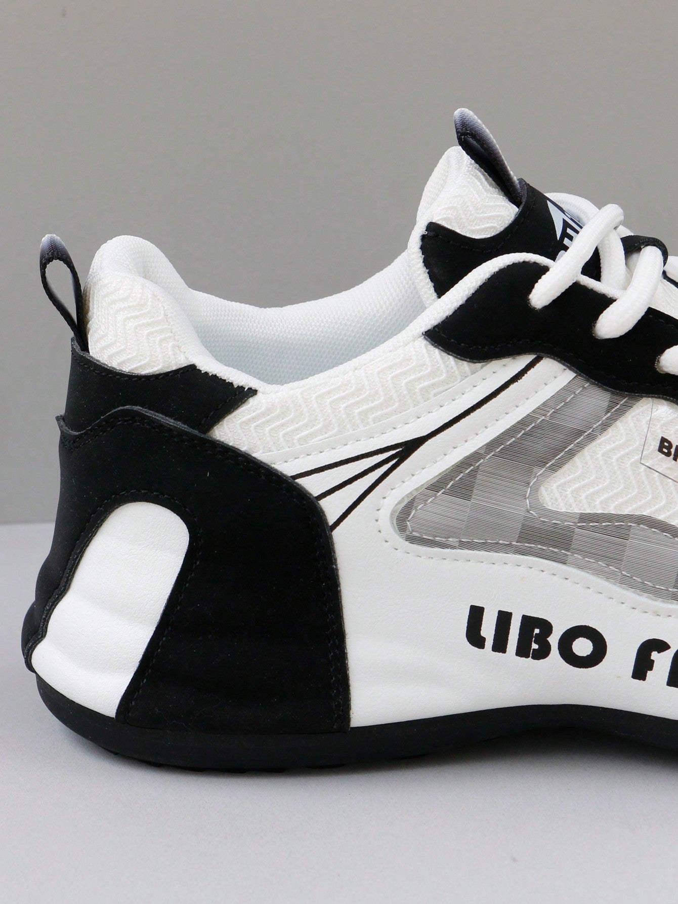 Tênis Casual Respirável Com Recortes Contrastantes