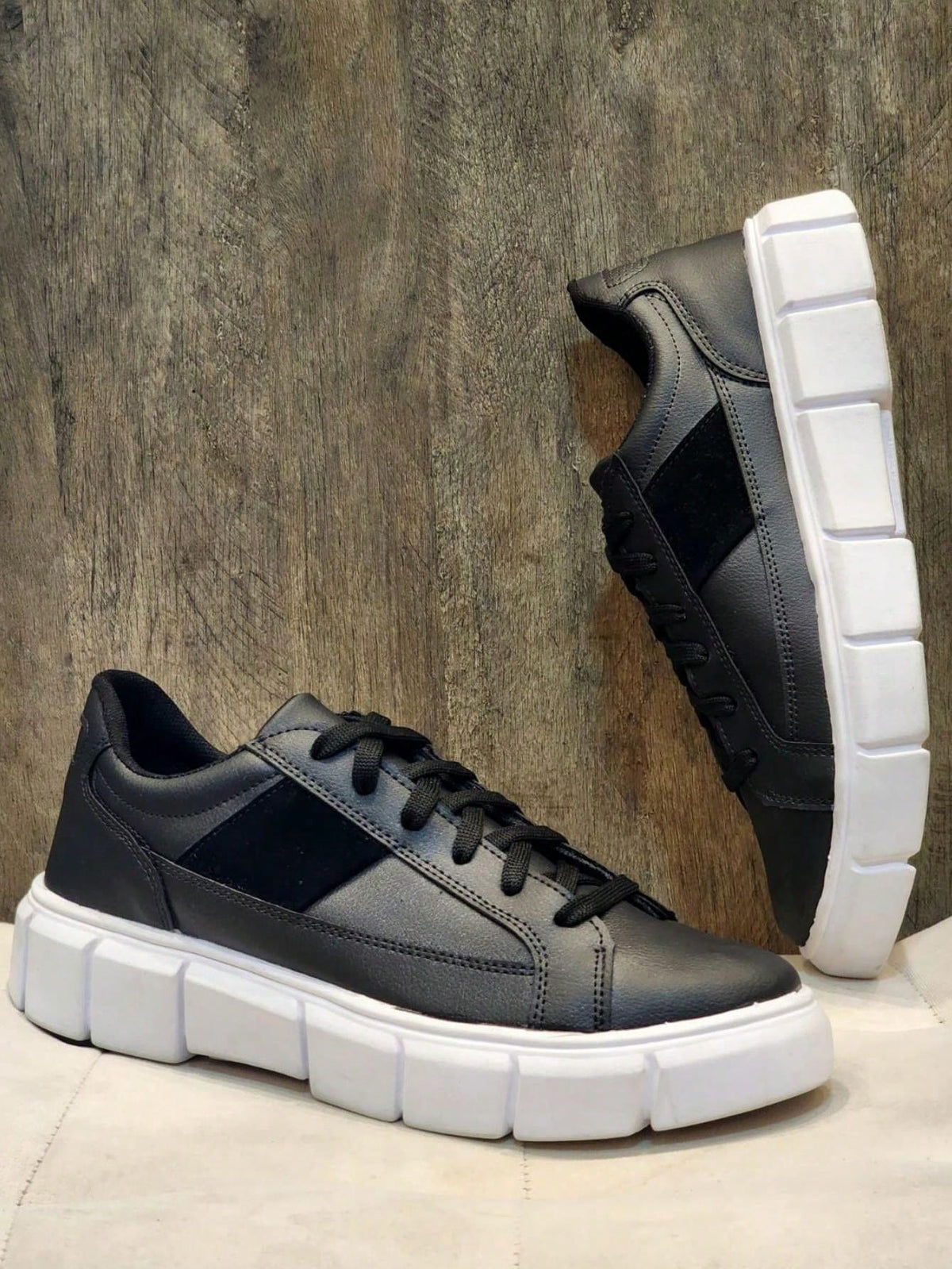 Tênis Chunky Cano Baixo Solado Blocado Moderno