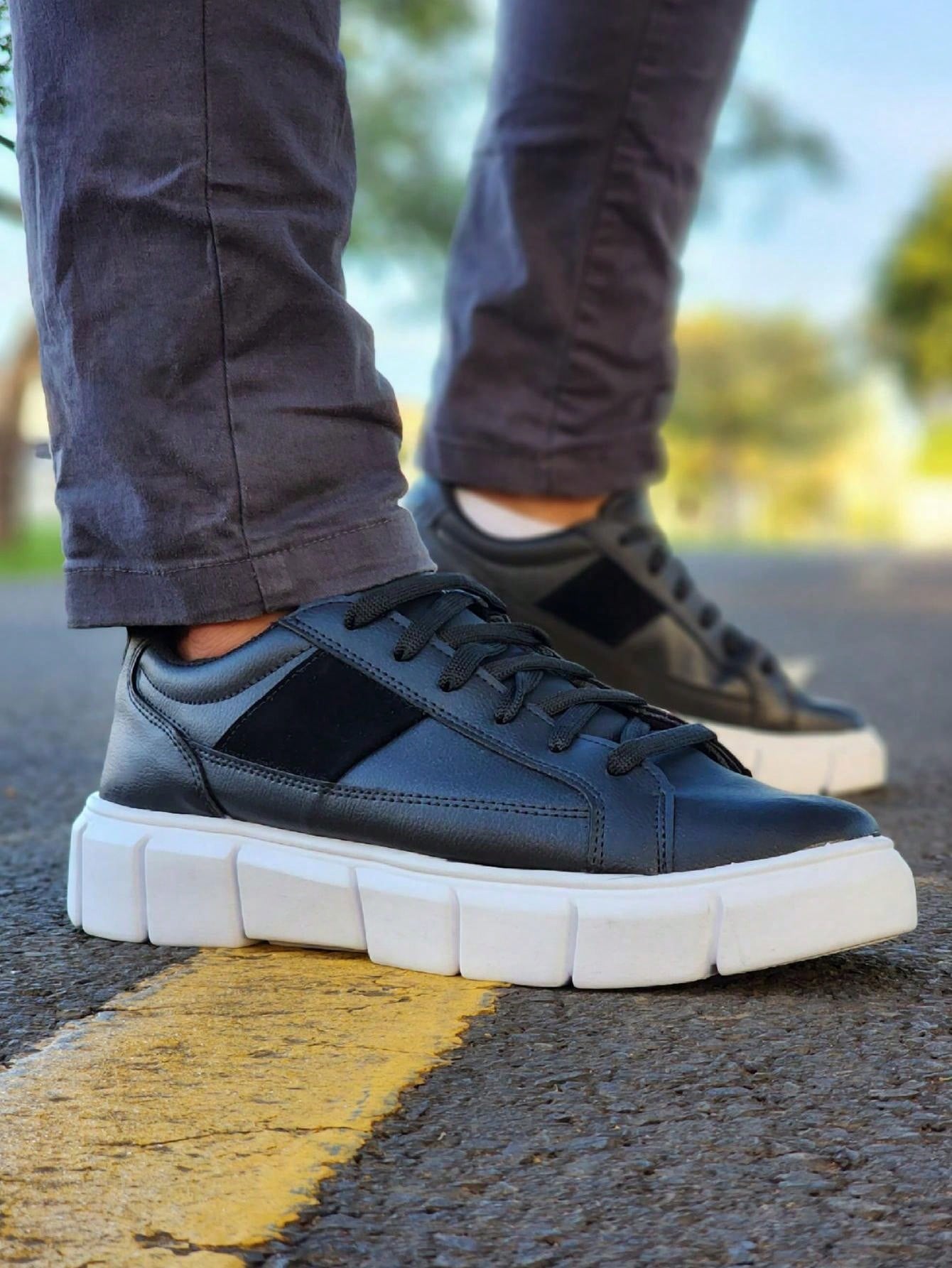 Tênis Chunky Cano Baixo Solado Blocado Moderno