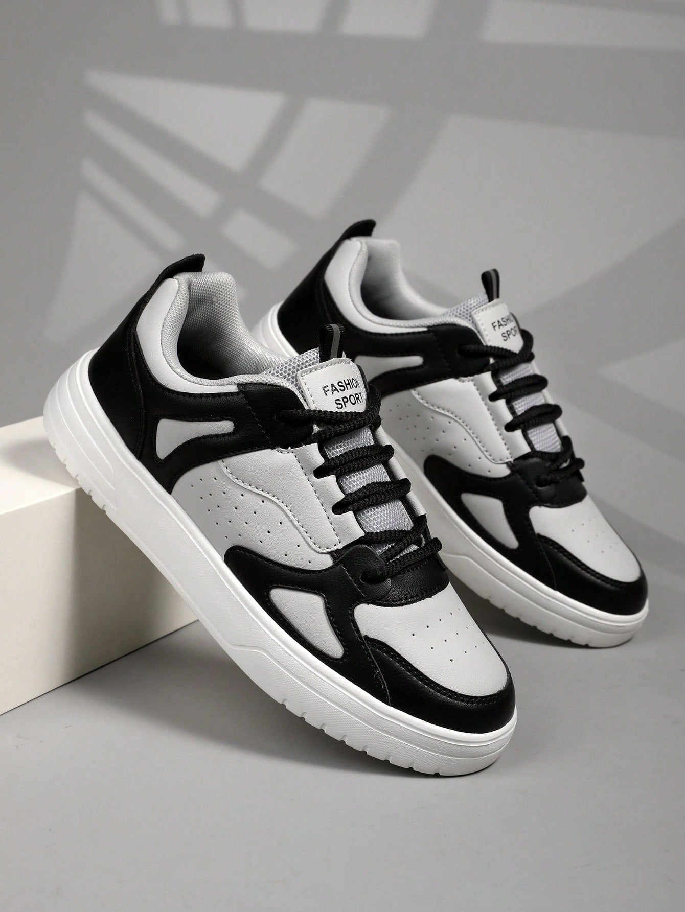 Tênis Casual Cano Baixo Recortes Modernos Solado Resistente