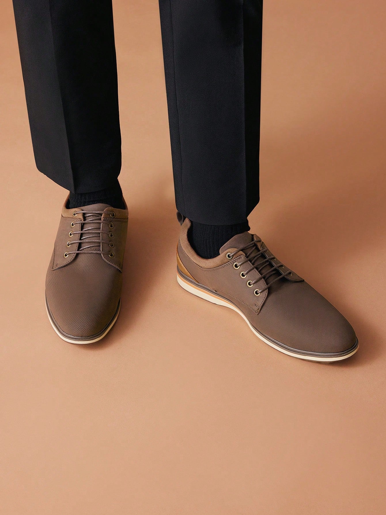 Tênis Casual Knit Com Detalhe Em Couro E Solado Baixo