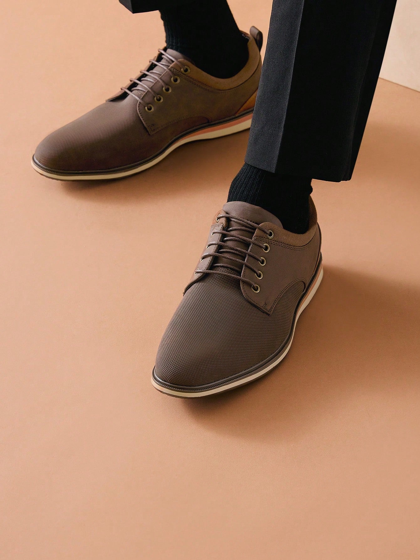 Tênis Casual Knit Com Detalhe Em Couro E Solado Baixo