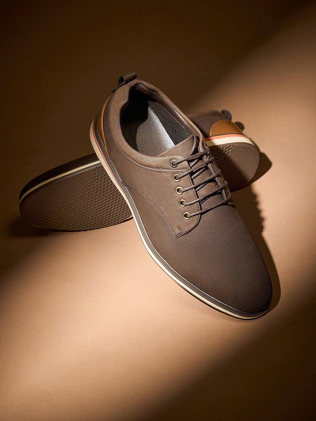 Tênis Casual Knit Com Detalhe Em Couro E Solado Baixo