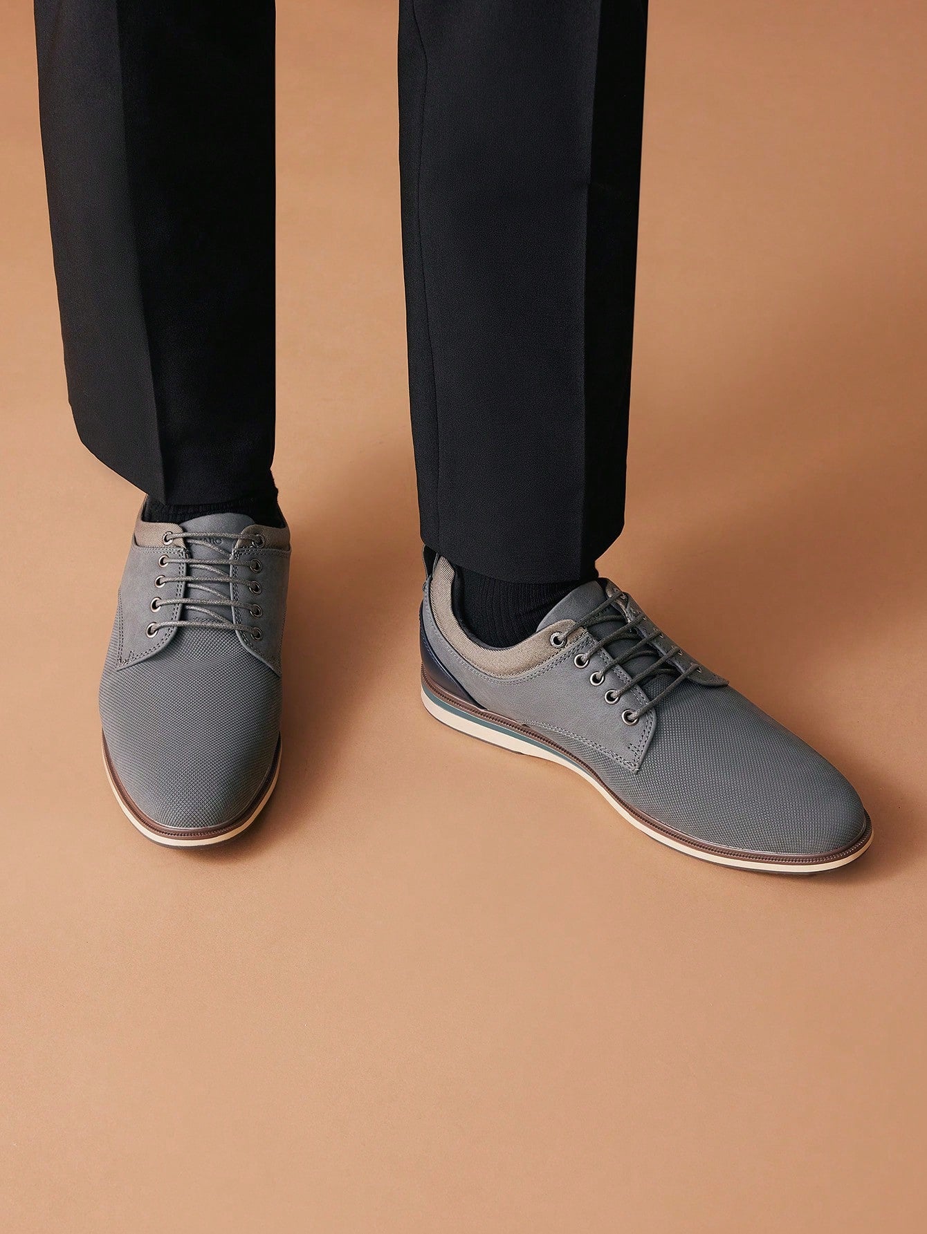 Tênis Casual Knit Com Detalhe Em Couro E Solado Baixo