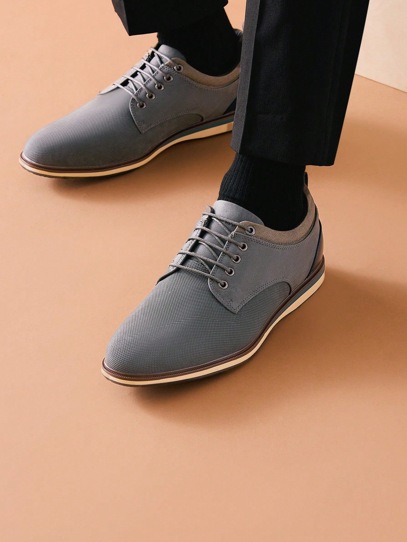 Tênis Casual Knit Com Detalhe Em Couro E Solado Baixo