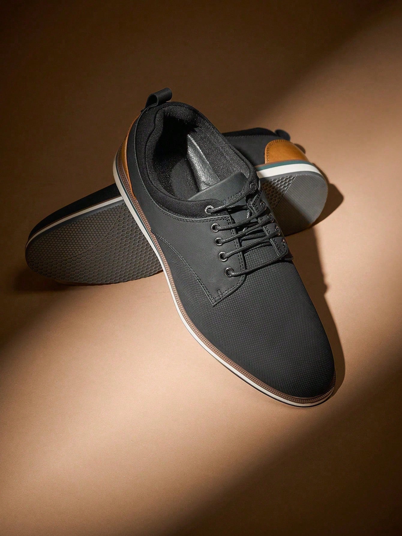 Tênis Casual Knit Com Detalhe Em Couro E Solado Baixo