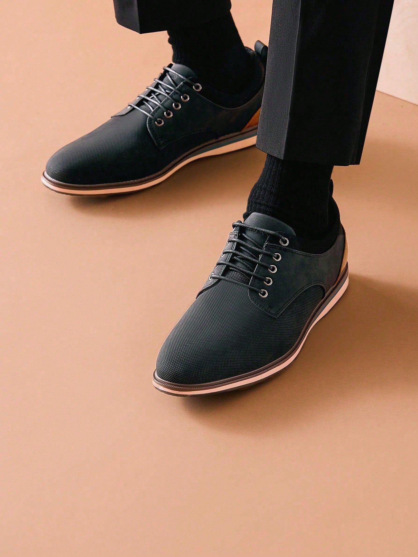 Tênis Casual Knit Com Detalhe Em Couro E Solado Baixo