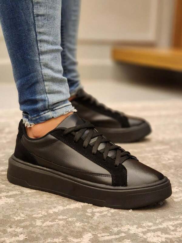 Tênis Casual Cano Baixo Com Recortes Solado Estruturado