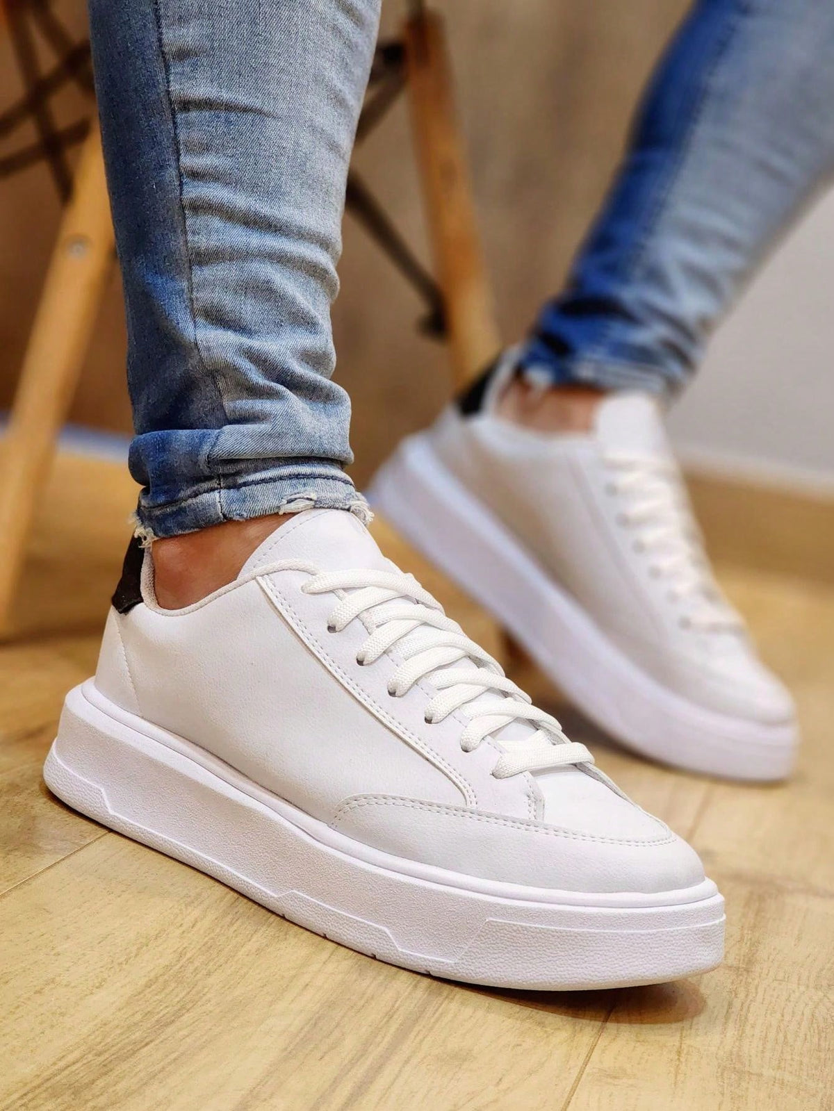 Tênis Casual Cano Baixo Solado Alto Design Minimalista