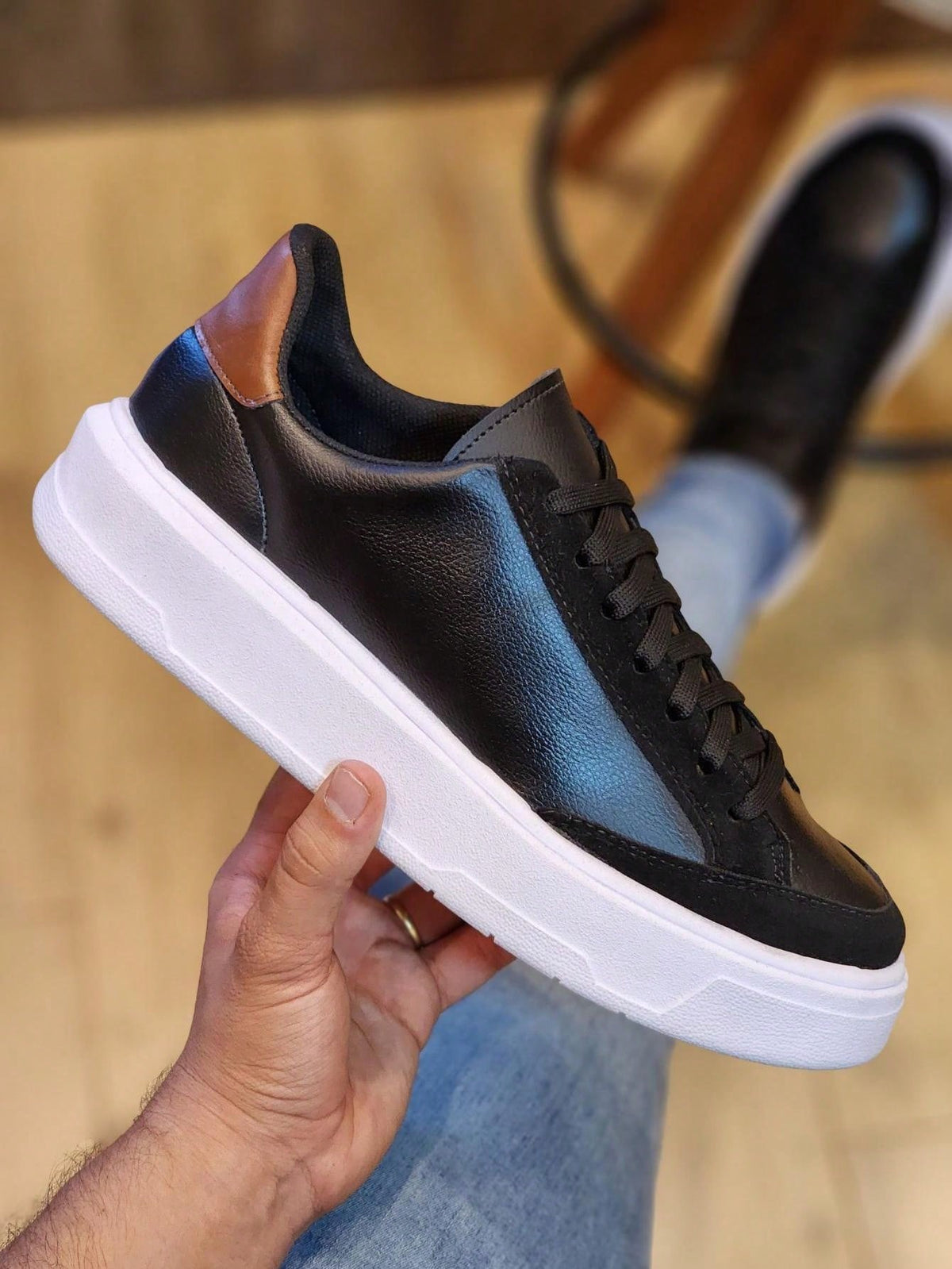 Tênis Casual Cano Baixo Solado Alto Design Minimalista