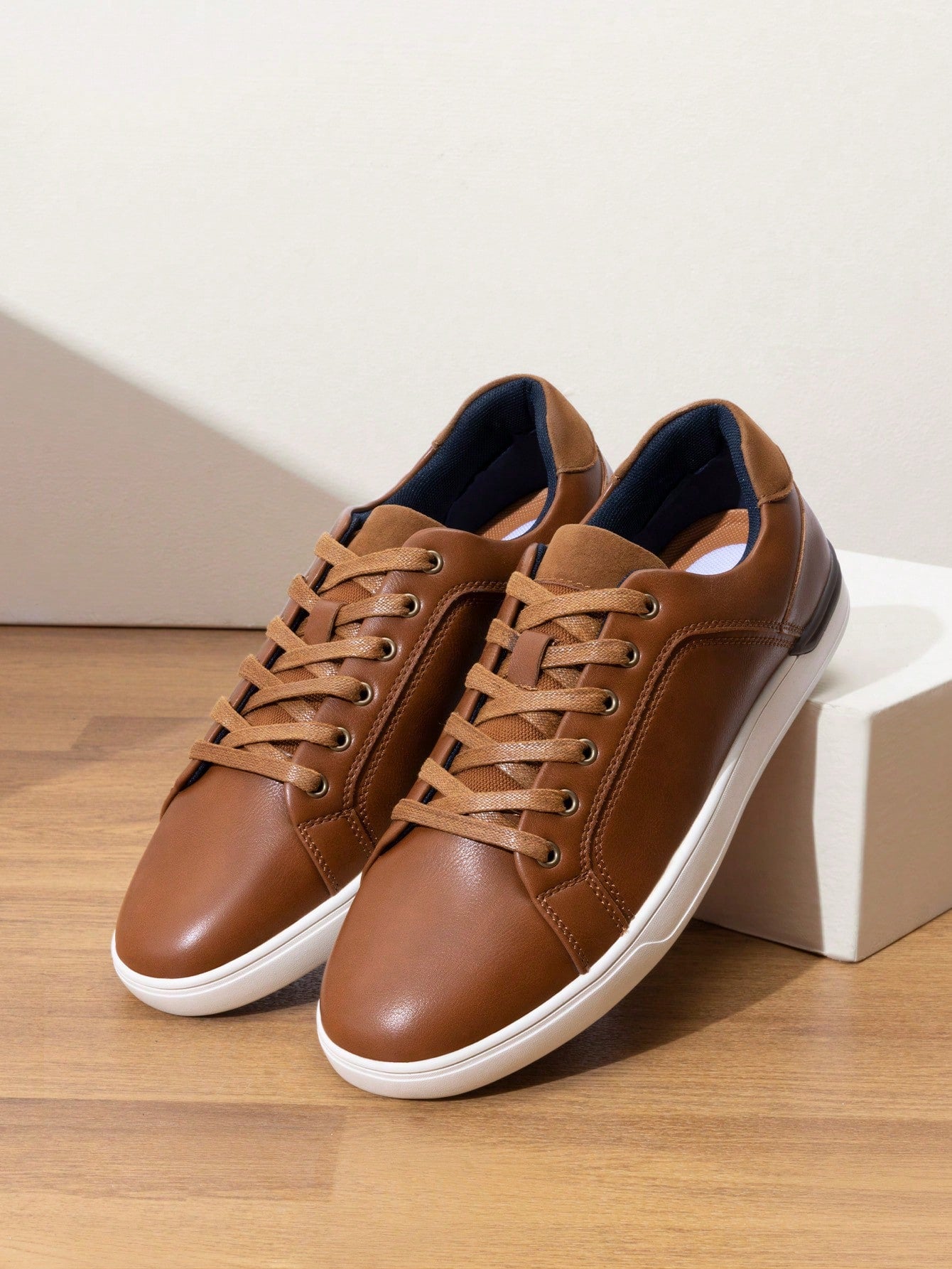 Tênis Casual Couro Com Solado Baixo Antiderrapante