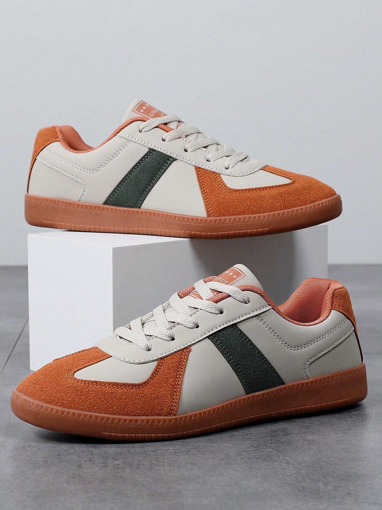 Tênis Casual Com Detalhes Em Camurça E Design Retrô