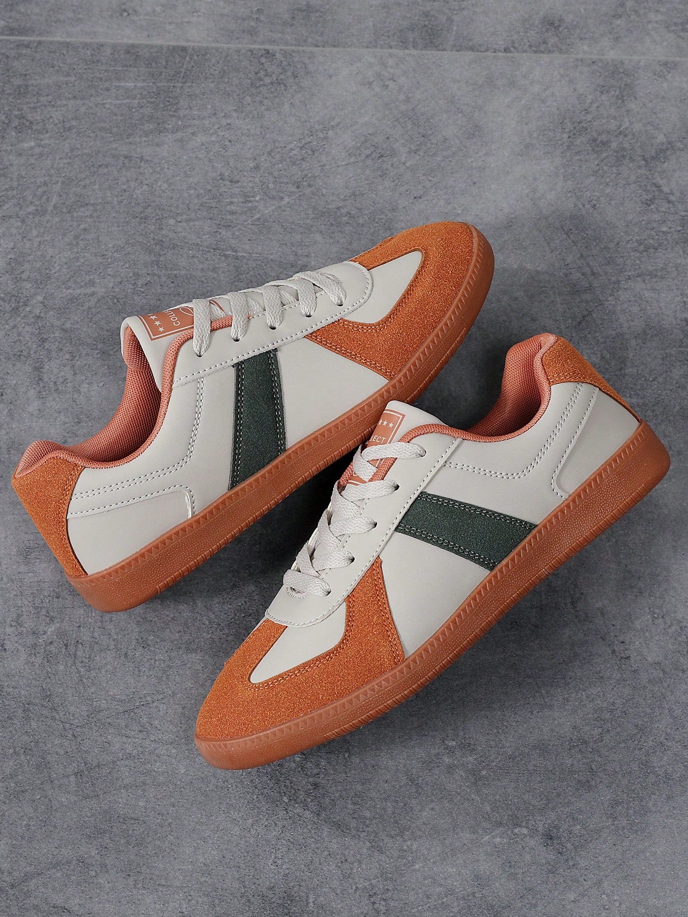 Tênis Casual Com Detalhes Em Camurça E Design Retrô