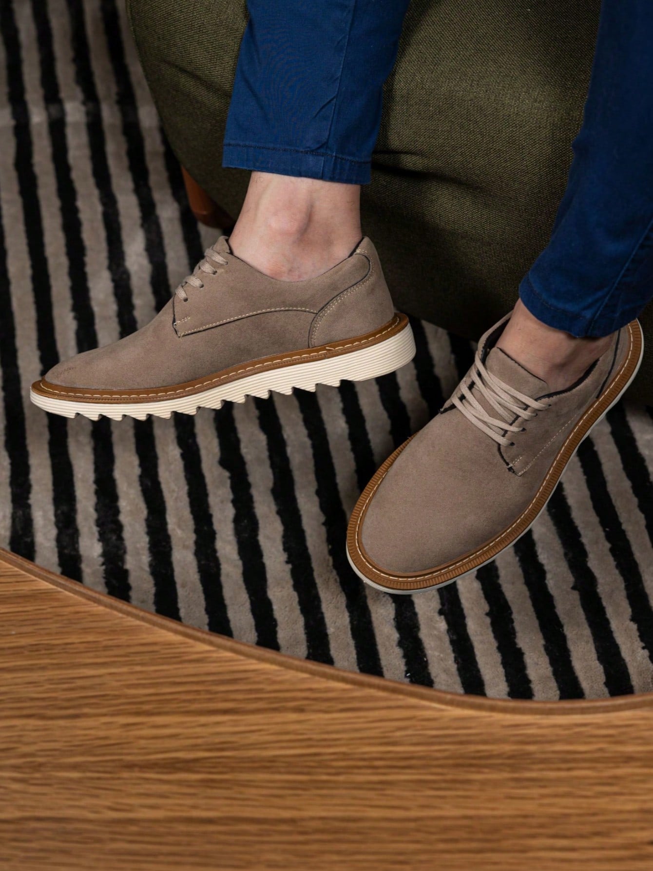 Tênis Casual Camurça Com Solado Tratorado Moderno