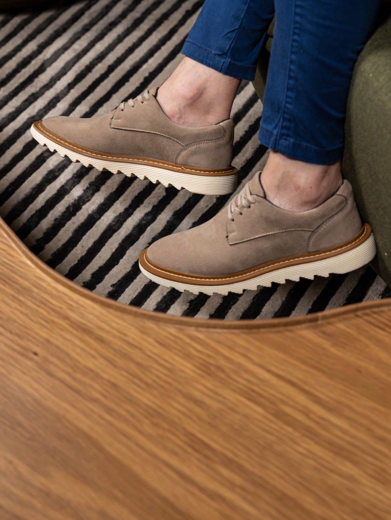 Tênis Casual Camurça Com Solado Tratorado Moderno