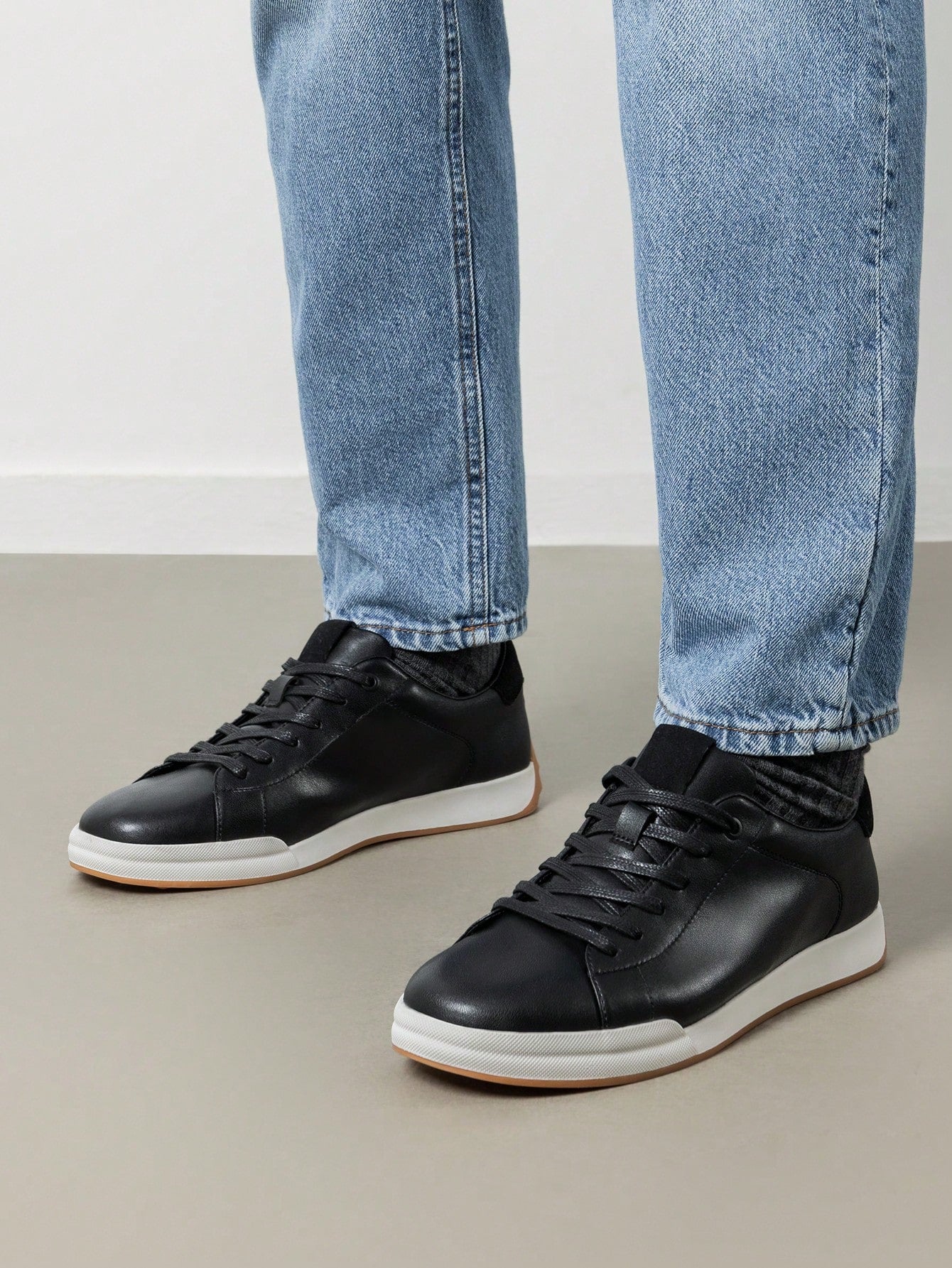 Tênis Casual Couro Design Minimalista Solado Resistente