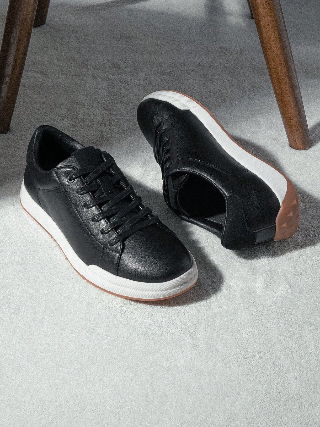 Tênis Casual Couro Design Minimalista Solado Resistente