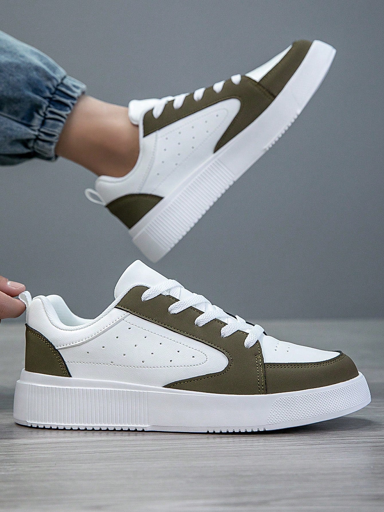 Tênis Casual Cano Baixo Recortes Com Solado Estruturado