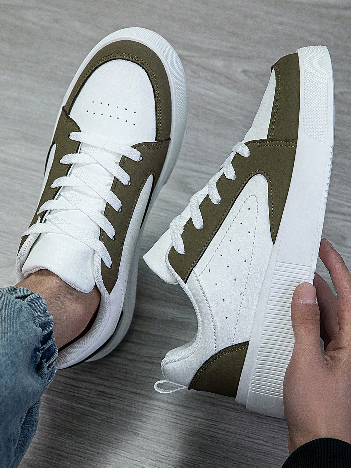 Tênis Casual Cano Baixo Recortes Com Solado Estruturado