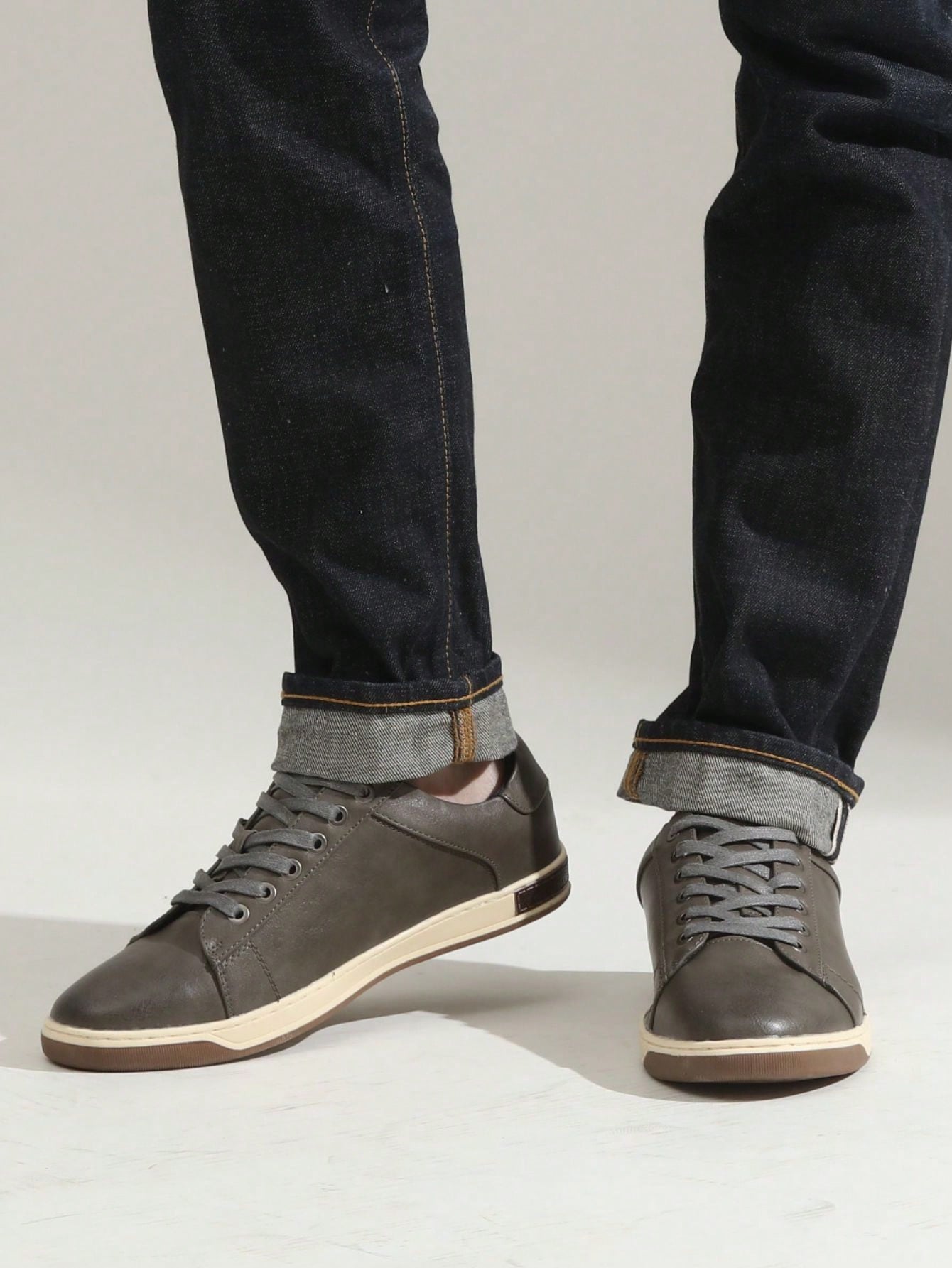 Tênis Casual Couro Design Clássico Solado Resistente