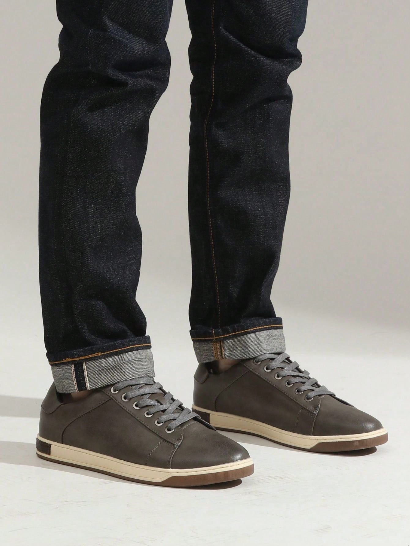 Tênis Casual Couro Design Clássico Solado Resistente