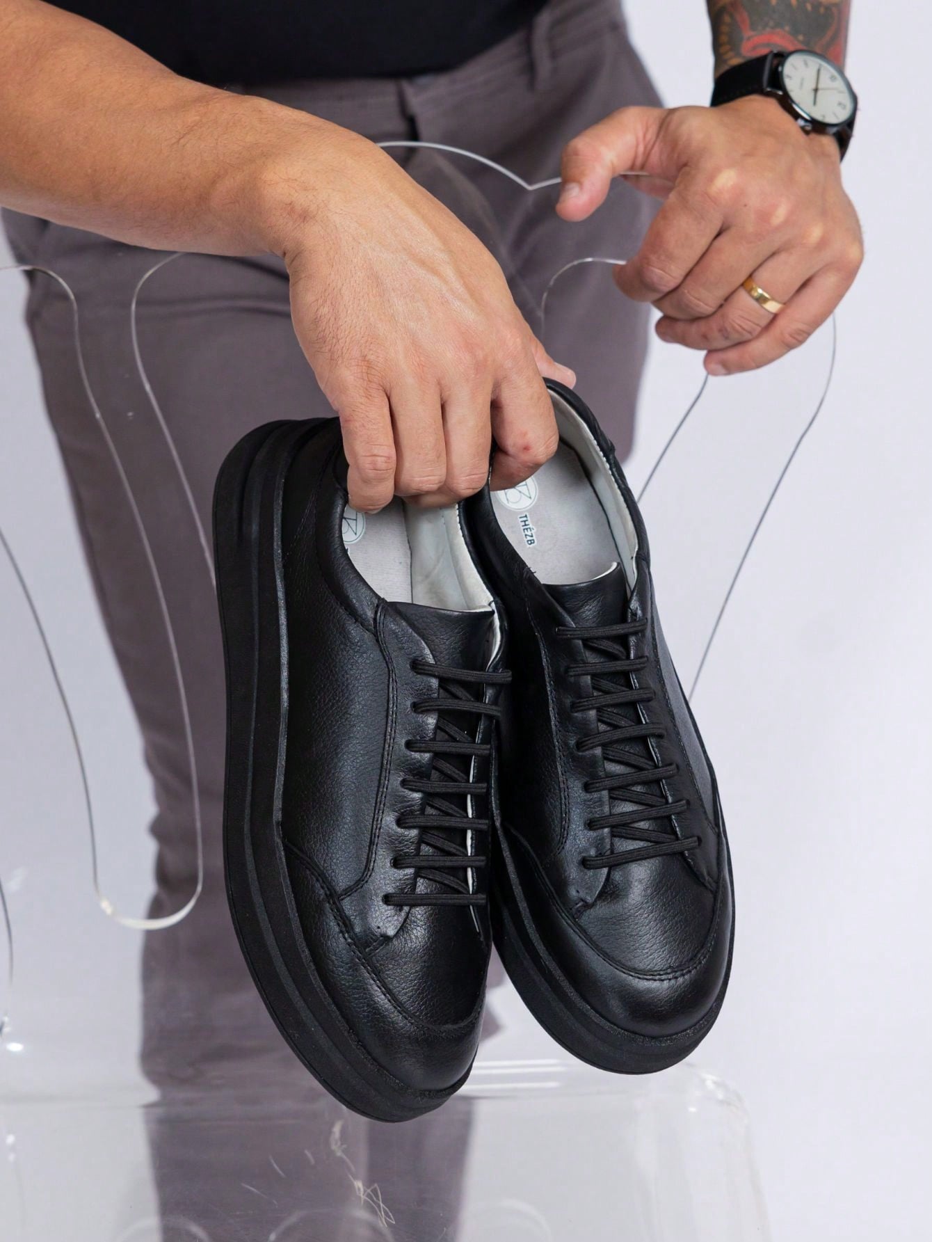 Tênis Casual Couro Com Solado Alto Robustecido