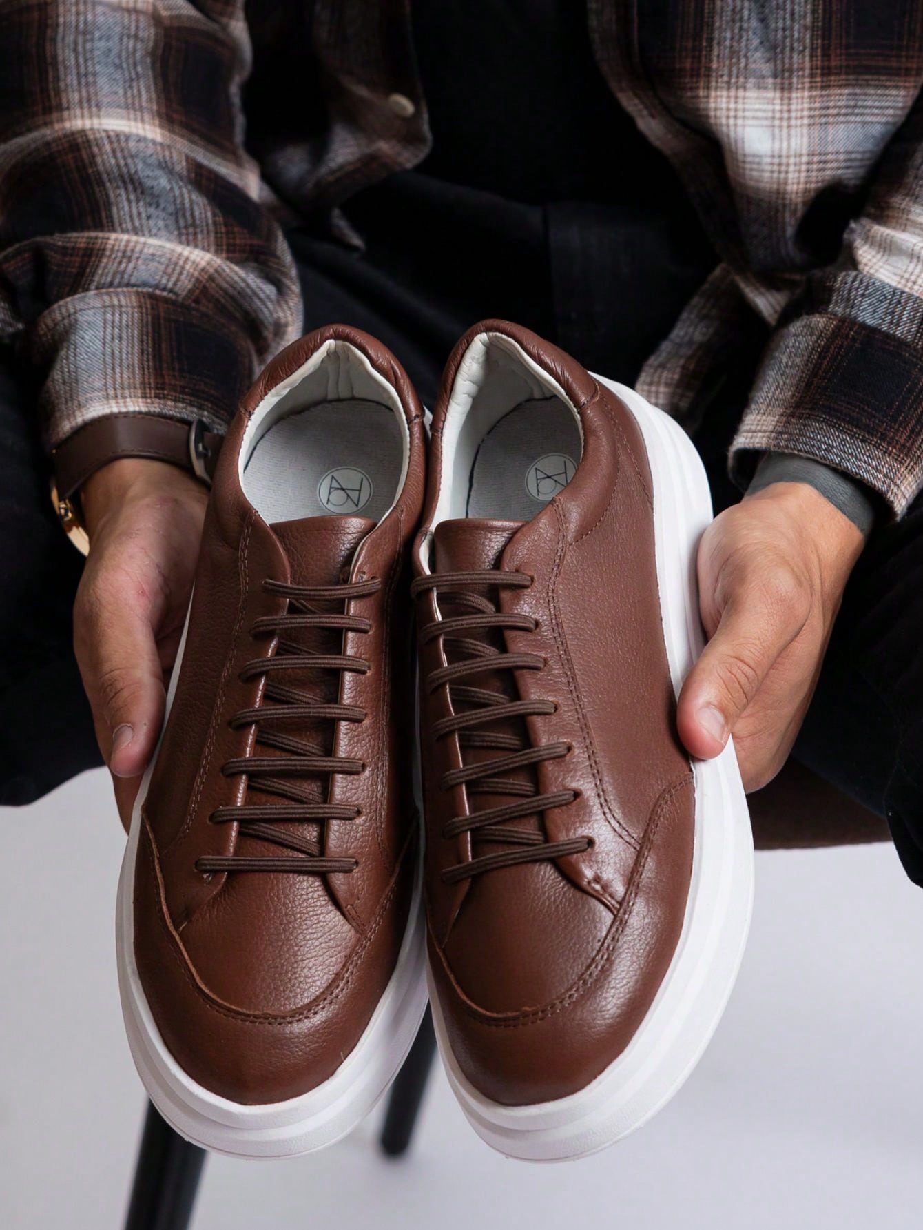 Tênis Casual Couro Com Solado Alto Robustecido