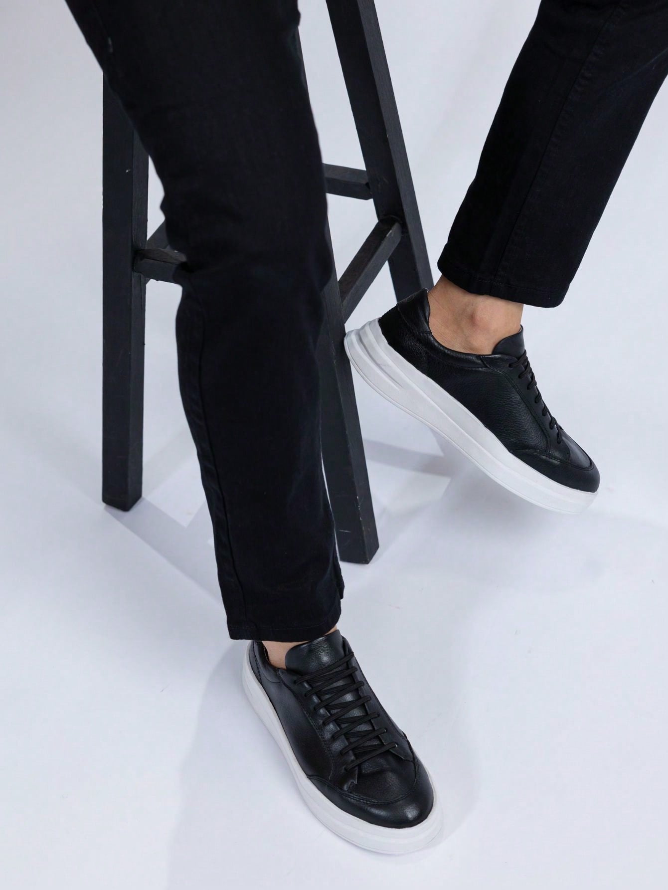 Tênis Casual Couro Com Solado Alto Robustecido