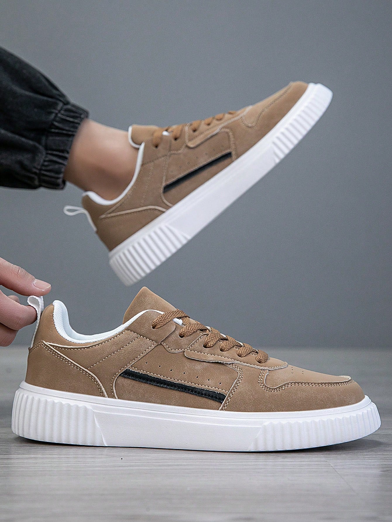 Tênis Casual Cano Baixo Camurça Solado Tratorado