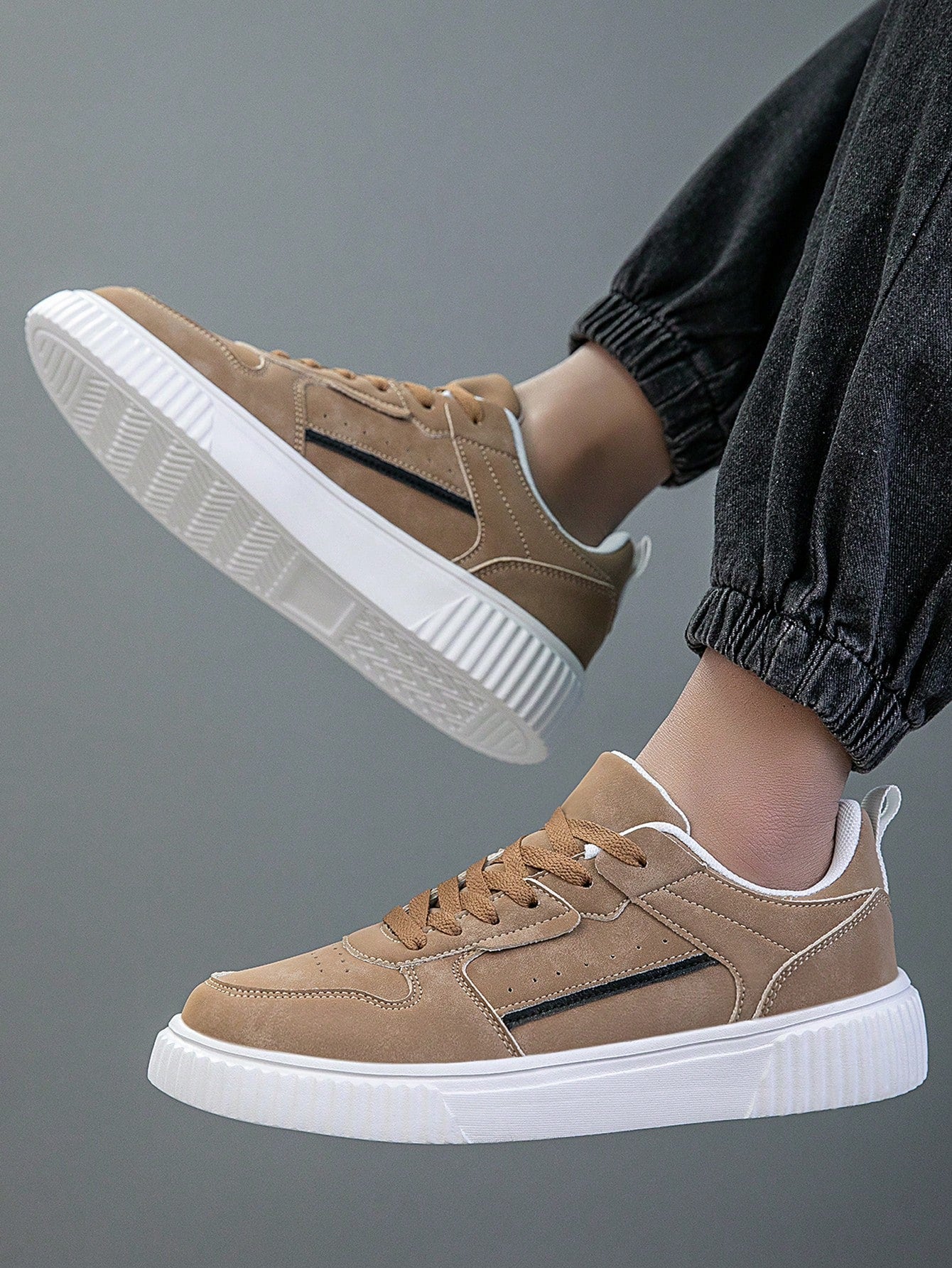 Tênis Casual Cano Baixo Camurça Solado Tratorado