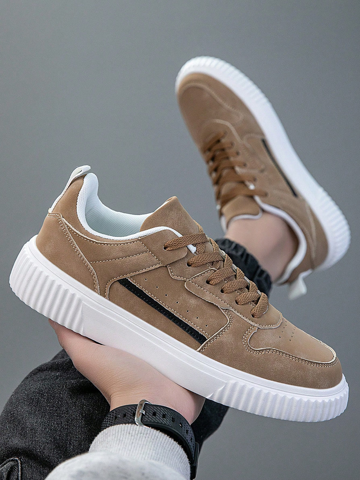 Tênis Casual Cano Baixo Camurça Solado Tratorado