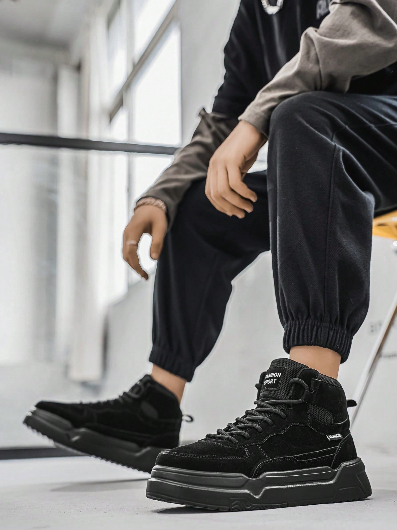 Tênis Street Cano Alto Solado Resistente