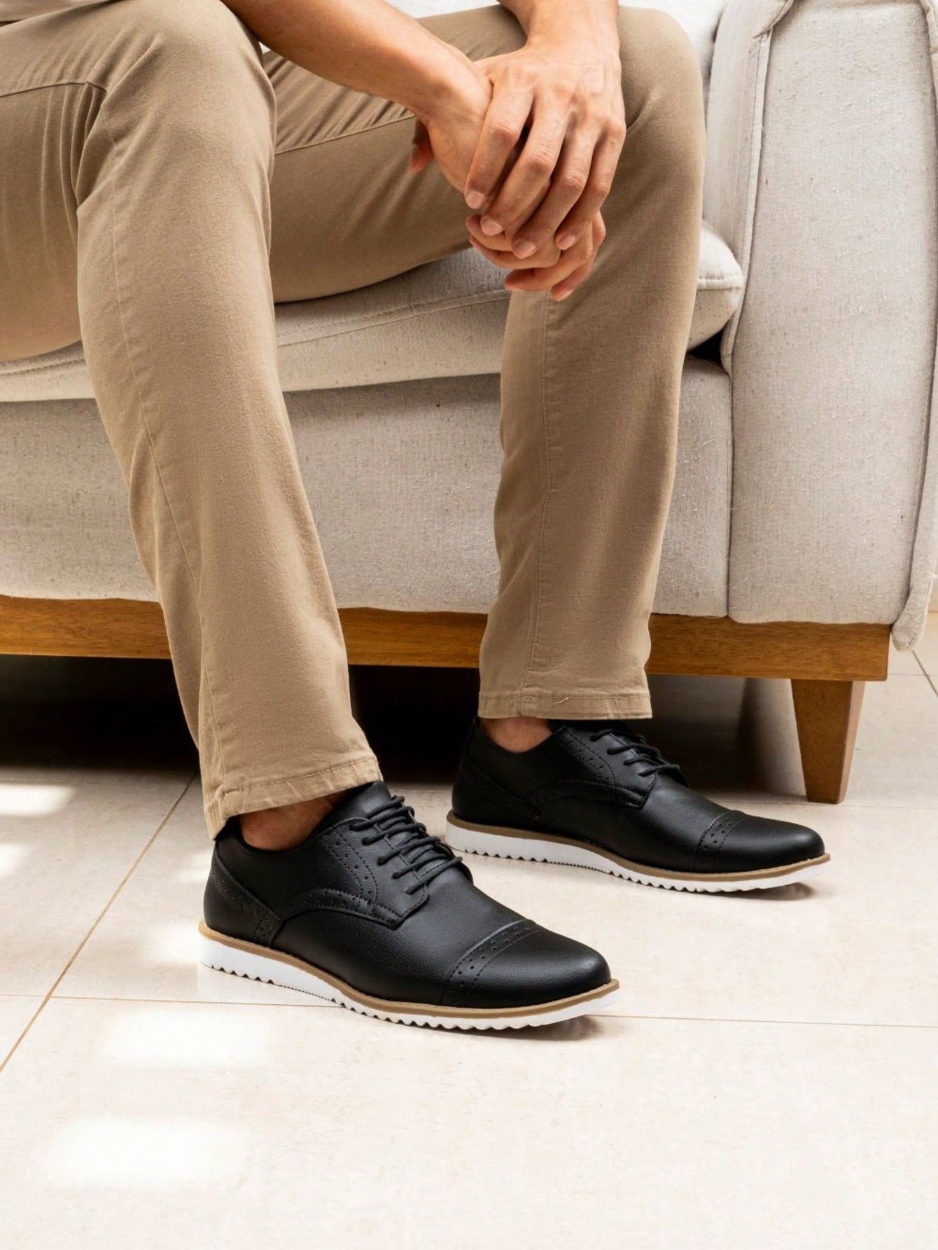 Tênis Casual Social Com Recortes Solado Tratorado