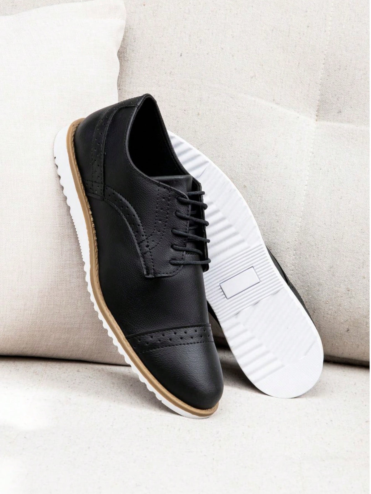 Tênis Casual Social Com Recortes Solado Tratorado