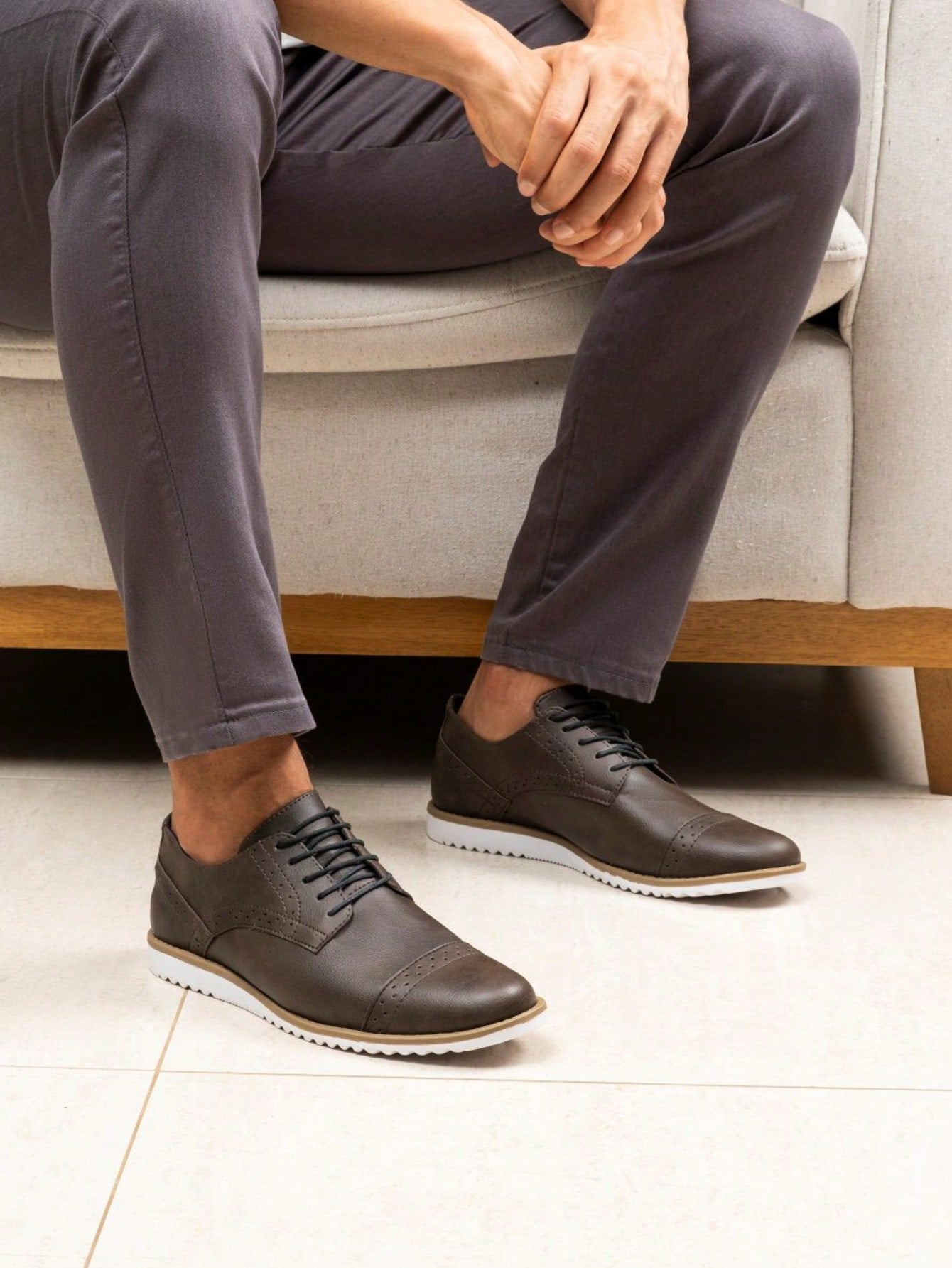 Tênis Casual Social Com Recortes Solado Tratorado