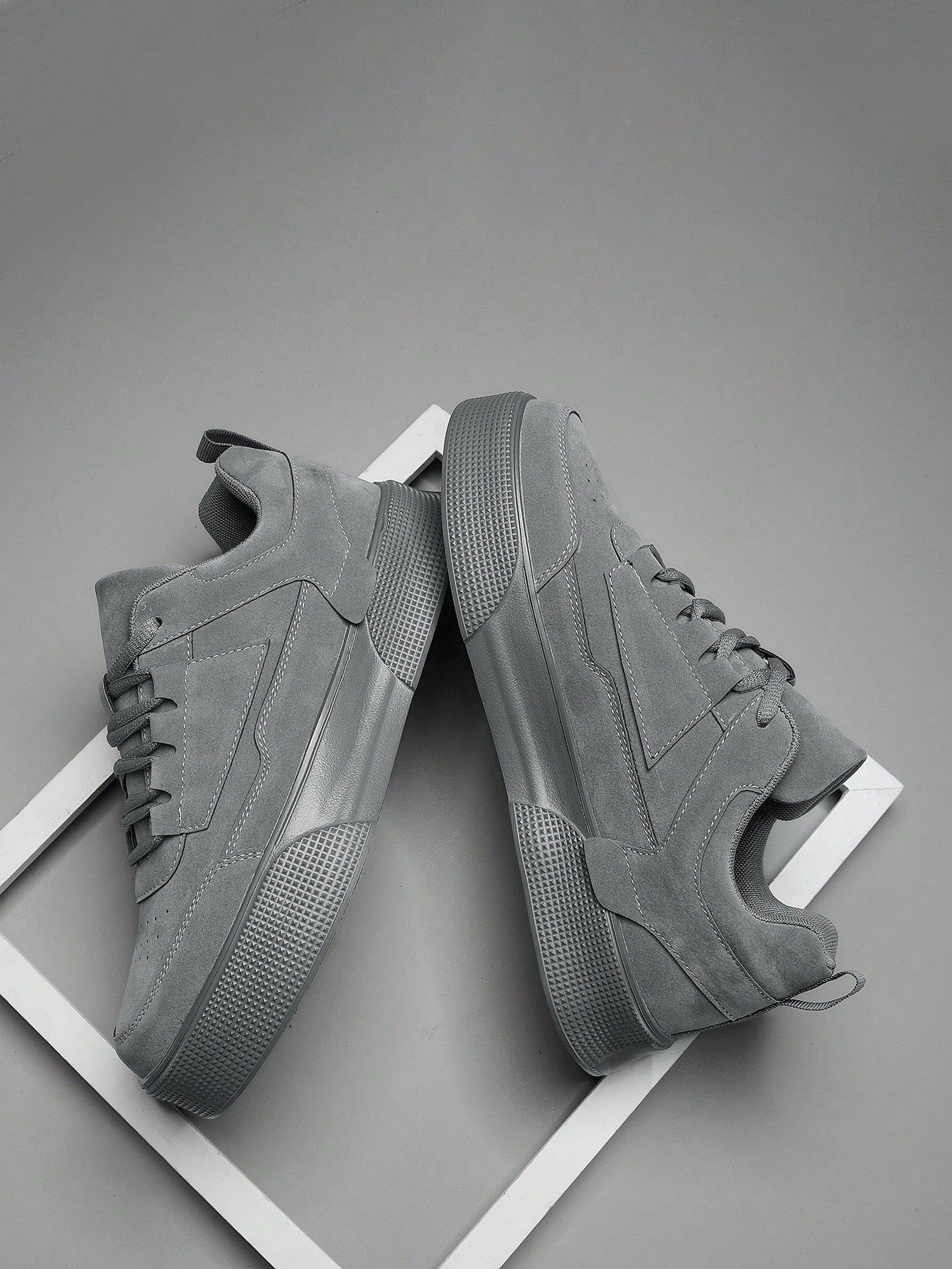 Tênis Street Casual Solado Grosso Design Minimalista