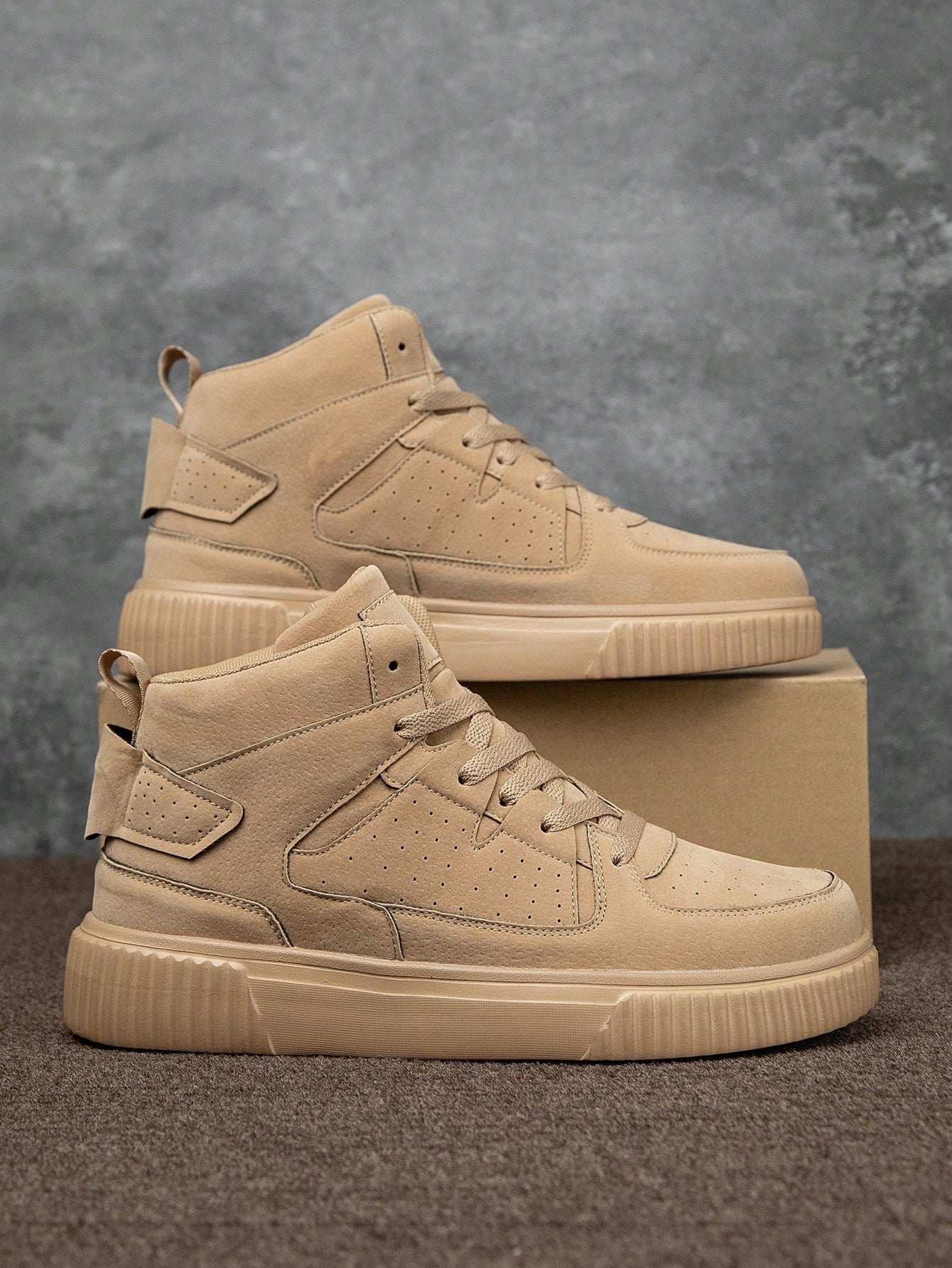 Tênis Street Cano Alto Solado Tratorado