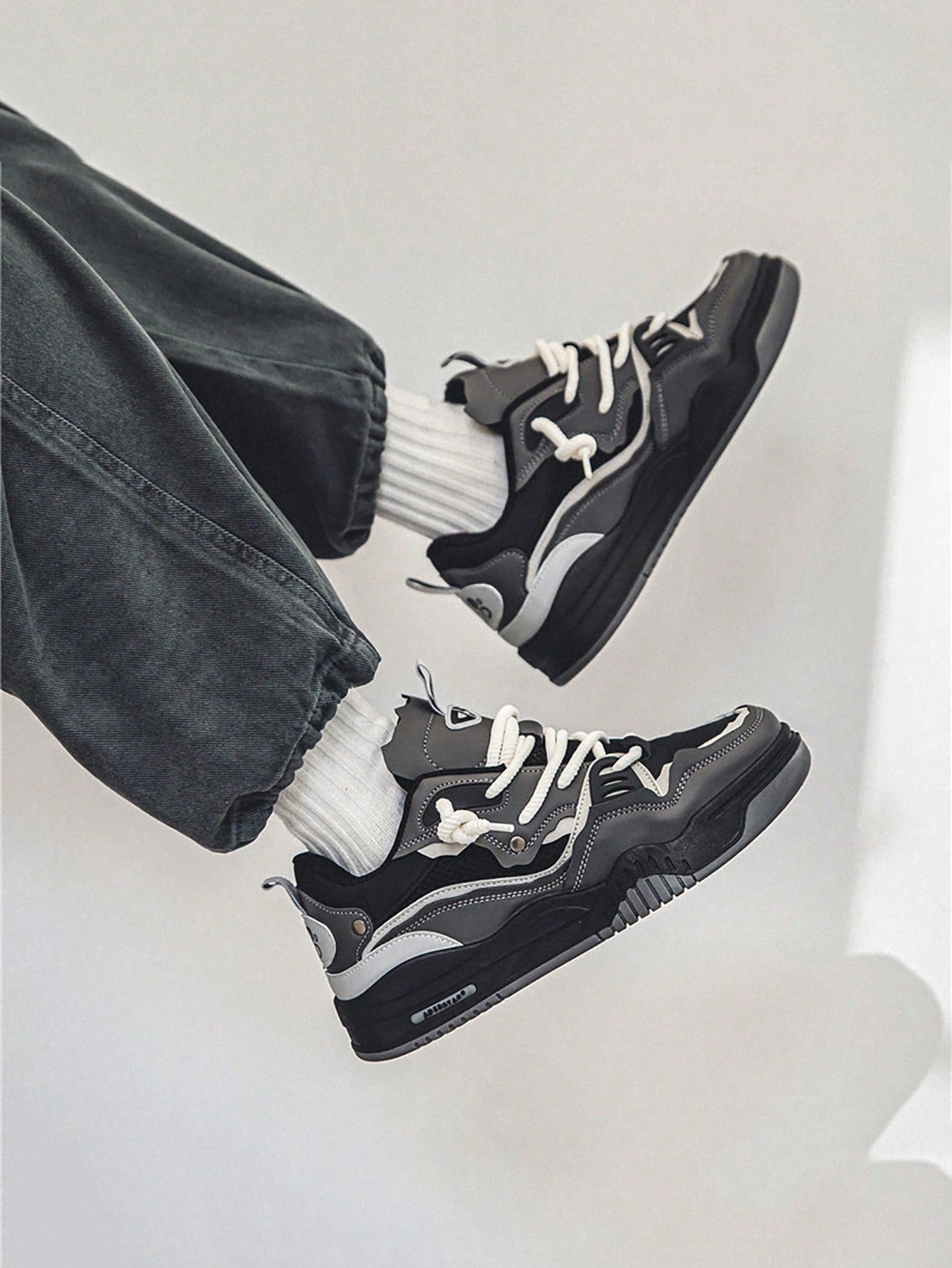 Tênis Chunky Cano Baixo Estilo Retrô