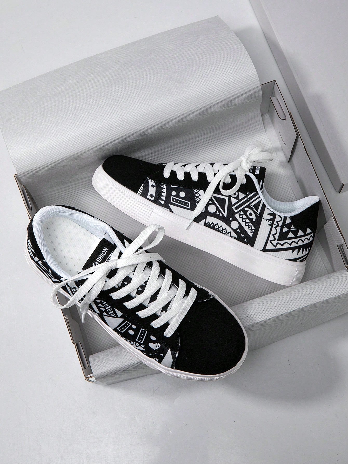 Tênis Street Estampado Tribal Preto E Branco Estilo Urbano