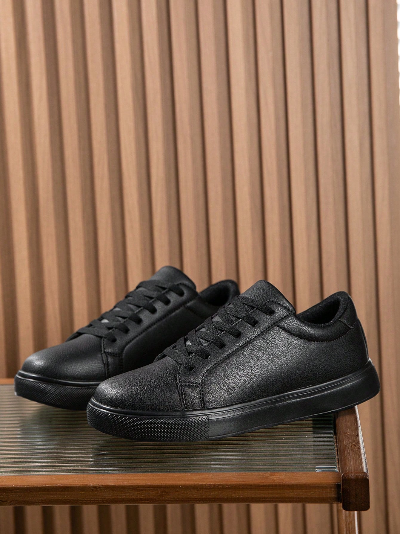 Tênis Casual Couro Design Clean Com Solado Resistente