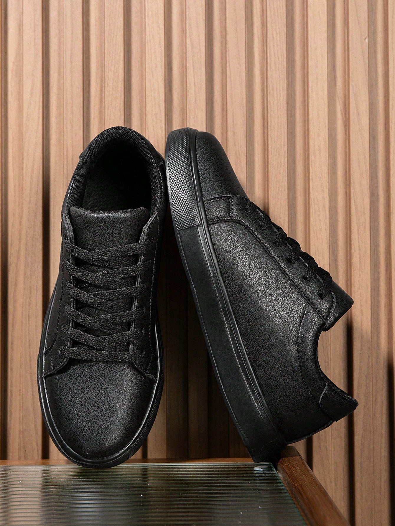 Tênis Casual Couro Design Clean Com Solado Resistente