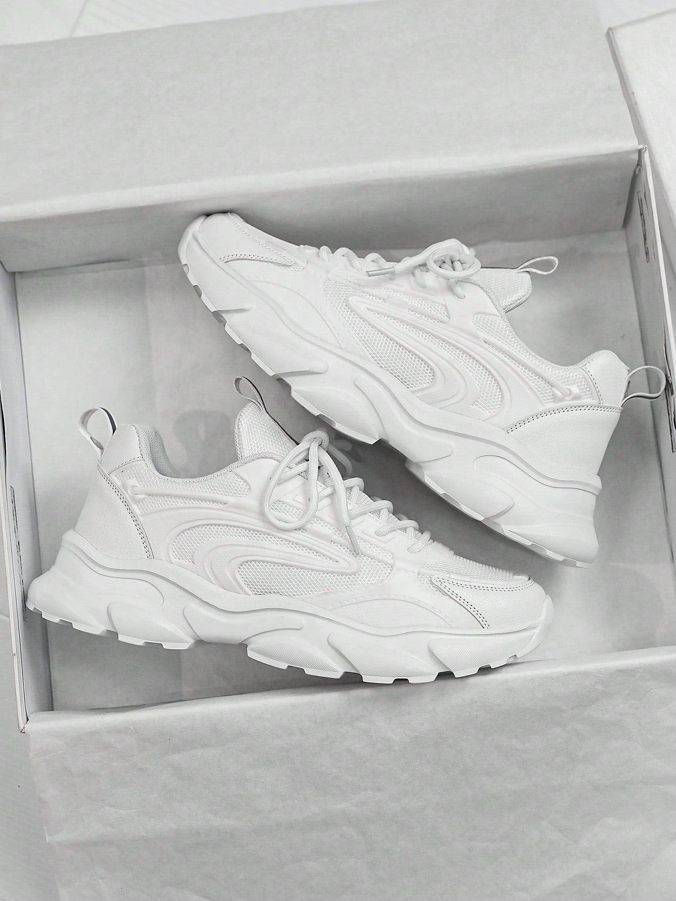 Tênis Chunky Cano Baixo Recortes Estilizados