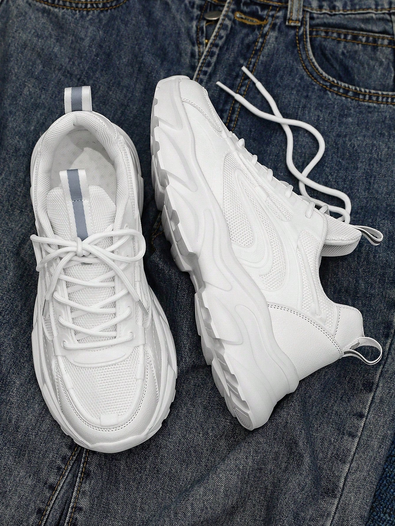 Tênis Chunky Cano Baixo Recortes Estilizados