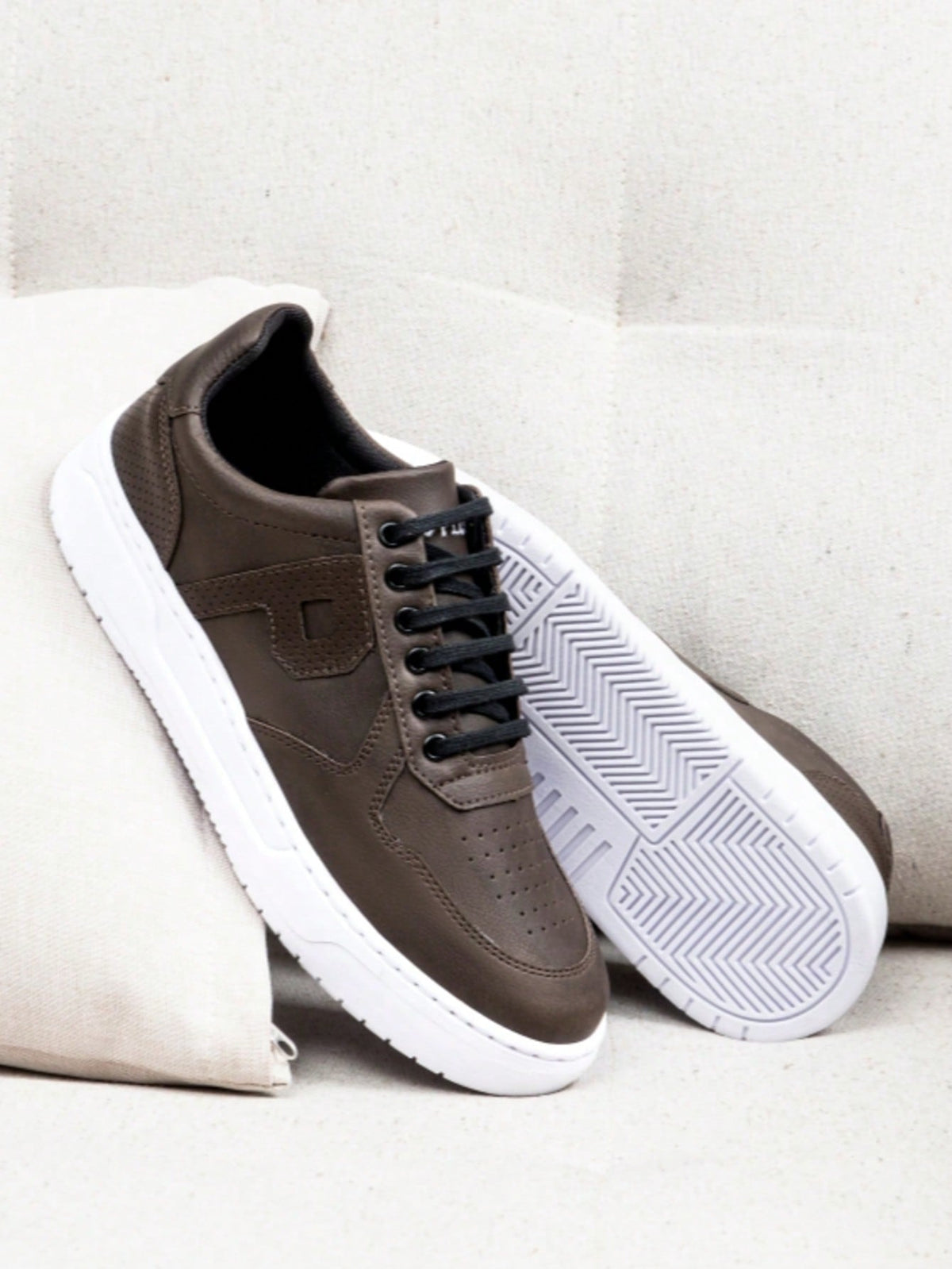 Tênis Casual Cano Baixo Estruturado Solado Antiderrapante