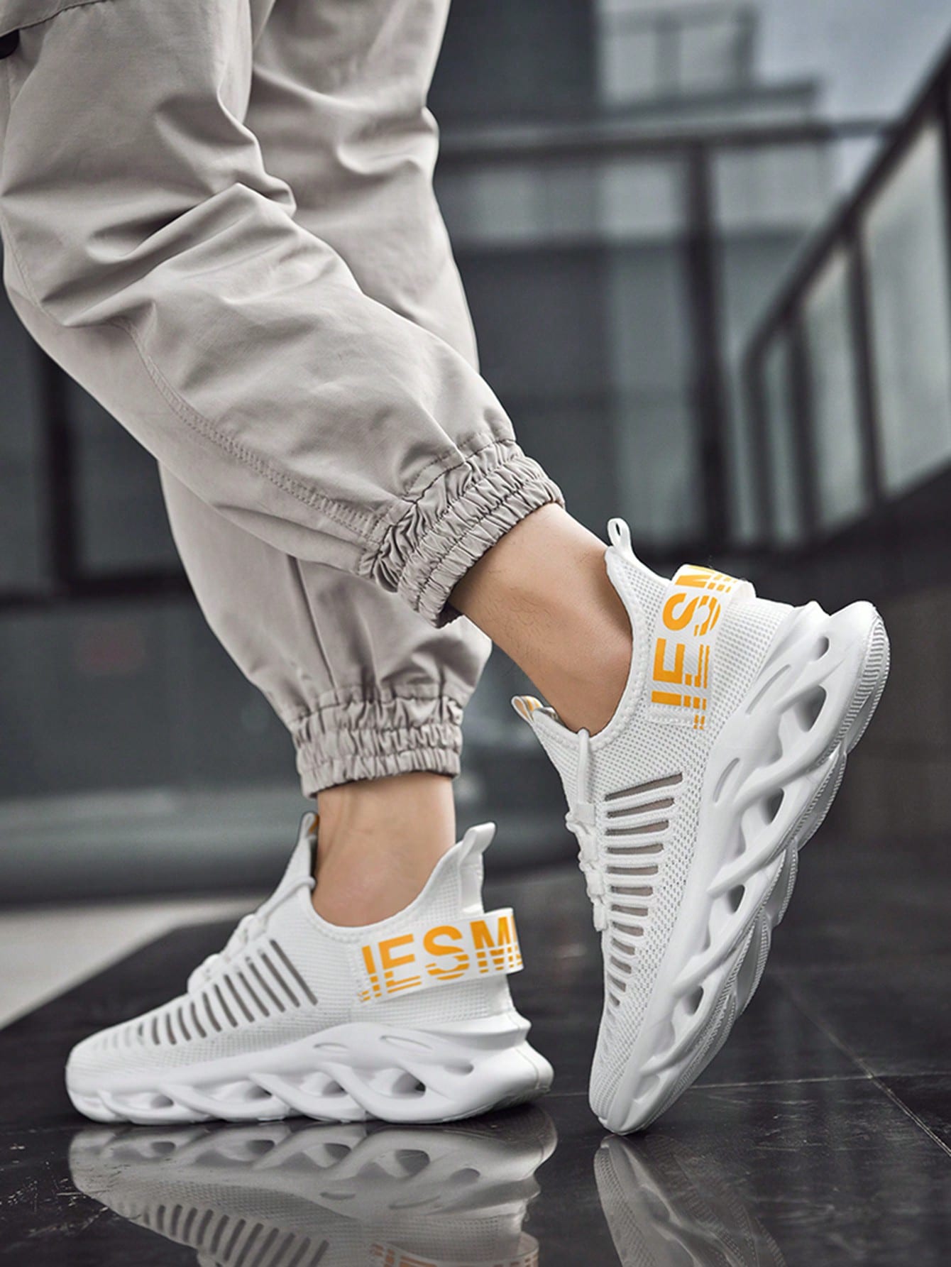 Tênis Corrida Leve Com Solado Vazado Moderno